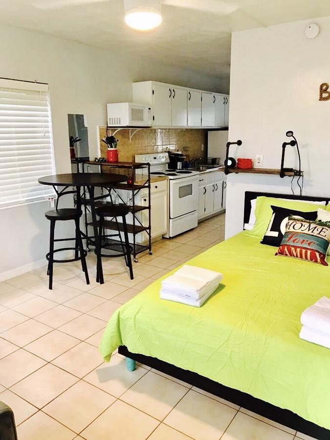 Petrina Studios Apartments By Sb Rental Properties ポンパノビーチ エクステリア 写真